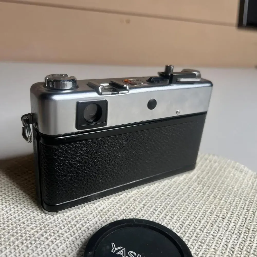 Yashica MG-1 35mm Rangefinder Film Camera 45mm f/2.8 Lens Made in Hong Kong‎ Cap